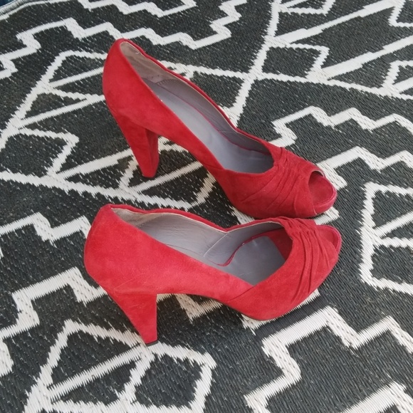 Red suede heels - Picture 2 of 3